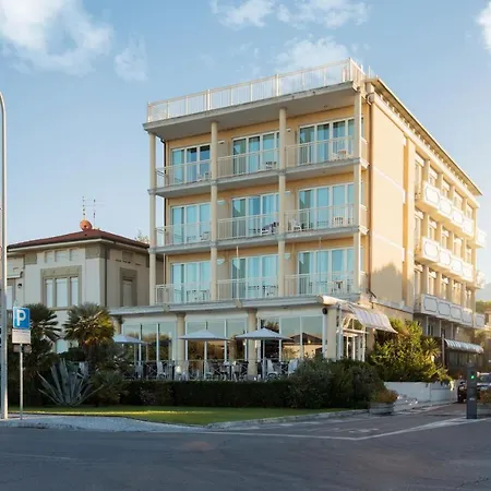 Savoy Отель Марина-ди-Пьетрасанта