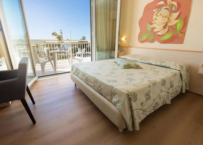 萨伏依酒店 酒店