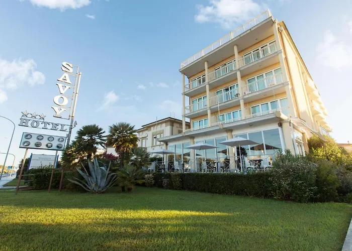 萨伏依酒店 酒店 马里纳-迪-皮特拉桑塔