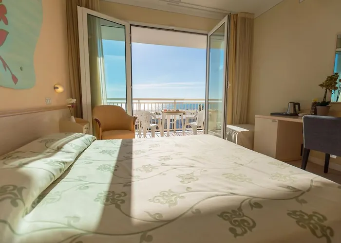 萨伏依酒店 酒店