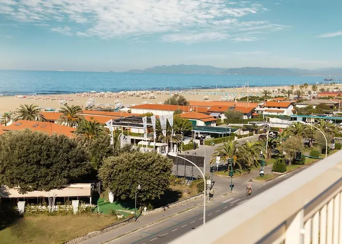 萨伏依酒店 酒店 马里纳-迪-皮特拉桑塔