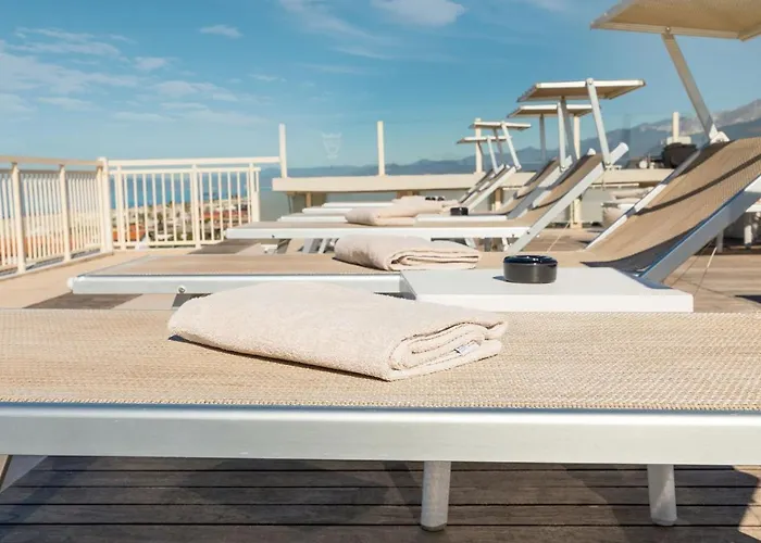 酒店 萨伏依酒店 马里纳-迪-皮特拉桑塔