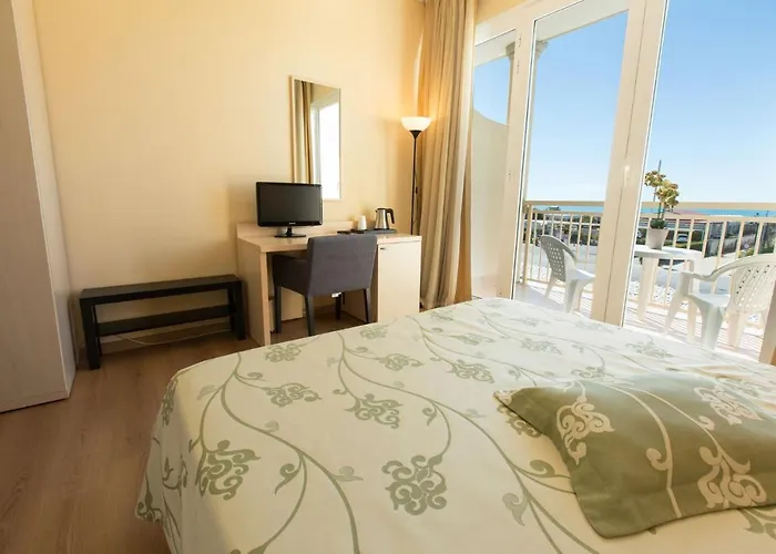 萨伏依酒店 马里纳-迪-皮特拉桑塔