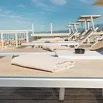 فندق Savoy مارينا دي بييتراسانْت